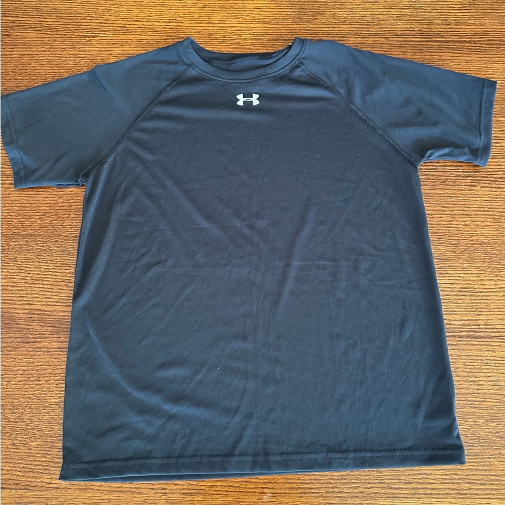 Under Armour shirt sleeved shirt